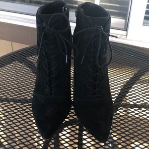 Something Navy Orchid Leather Bootie, Size 9.5M